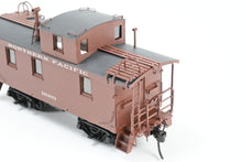 Load image into Gallery viewer, HO Brass W&amp;R Enterprises NP - Northern Pacific 24' Wood Caboose 1600 Series Pro-Painted No. 1620
