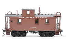 Load image into Gallery viewer, HO Brass W&amp;R Enterprises NP - Northern Pacific 24' Wood Caboose 1600 Series Custom Painted No. 1689
