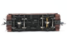 Load image into Gallery viewer, HO Brass W&amp;R Enterprises NP - Northern Pacific 24' Wood Caboose 1600 Series Custom Painted No. 1689
