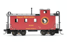 Load image into Gallery viewer, HO Brass Lambert GN - Great Northern #924 Wood Caboose Custom Painted X281
