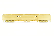 Load image into Gallery viewer, HO Brass Cascade Models GN - Great Northern Baggage Original w/Square Ends Wood Doors #475-486

