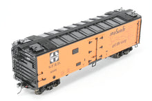 Load image into Gallery viewer, O Brass Pecos River Brass ATSF - Santa Fe SFRD Rr-40 Class Steel Refrigerator Car FP No. 8599
