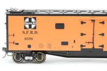 Load image into Gallery viewer, O Brass Pecos River Brass ATSF - Santa Fe SFRD Rr-40 Class Steel Refrigerator Car FP No. 8599
