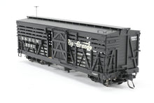 Load image into Gallery viewer, HOn3 Blackstone Models D&amp;RGW - Denver &amp; Rio Grande Western 30' Stock Car Flying Grande No. 5561
