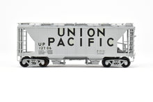 Load image into Gallery viewer, HO Brass Pecos River Brass UP - Union Pacific ACF 34&#39; Covered Hopper Closed Sides/Square Hatches CP #12706
