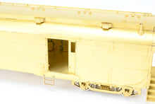 Load image into Gallery viewer, O Brass Oriental Limited GN - Great Northern HW Combine/Caboose 557-586
