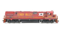 Load image into Gallery viewer, HO Brass Oriental Limited LV - Lehigh Valley C-628 Red Scheme FP and Lightly Weathered No. 640
