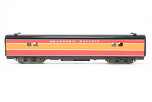 Load image into Gallery viewer, HO Brass PFM - Tenshodo SP - Southern Pacific Baggage Flush Side Factory Painted Daylight
