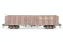 Load image into Gallery viewer, HOn3 Blackstone Models D&amp;RGW - Denver &amp; Rio Grande Western High Side Gondola Flying Grande Herald No. 1258, Weathered
