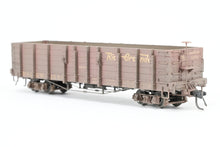 Load image into Gallery viewer, HOn3 Blackstone Models D&amp;RGW - Denver &amp; Rio Grande Western High Side Gondola Flying Grande Herald No. 1258, Weathered
