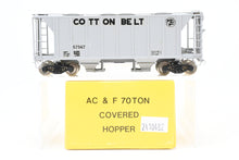 Load image into Gallery viewer, HO Brass Sunset Models or ACF Models SSW- Cotton Belt AC&amp;F 70-Ton Covered Hopper CP Grey w/Cotton Belt #57567 (one side only)

