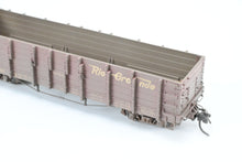 Load image into Gallery viewer, HOn3 Blackstone Models D&amp;RGW - Denver &amp; Rio Grande Western High Side Gondola Flying Grande Herald No. 1258, Weathered
