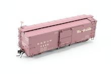 Load image into Gallery viewer, HOn3 Blackstone Models D&amp;RGW - Denver &amp; Rio Grande Western 30&#39; Box Car Flying Grande Herald No. 3425
