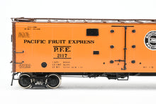 Load image into Gallery viewer, HO Brass CIL - Challenger Imports PFE - Pacific Fruit Express R-40-25 Refrigerator Car FP #2117
