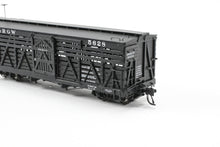 Load image into Gallery viewer, HOn3 Blackstone Models D&amp;RGW - Denver &amp; Rio Grande Western 30&#39; Stock Car No. 5628
