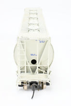 Load image into Gallery viewer, HO Brass OMI - Overland Models, Inc. WAB - Wabash Cylindrical Covered Hopper HC-60 CP Wabash #32967
