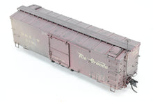 Load image into Gallery viewer, HOn3 Blackstone Models D&amp;RGW - Denver &amp; Rio Grande Western 30&#39; Box Car Flying Grande Herald No. 3426 RENUMBERED &amp; WEATHERED
