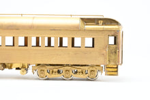 Load image into Gallery viewer, HO Brass Oriental Limited GN - Great Northern Modernized Heavyweight First Class Coach 950-961 1935 Empire Builder
