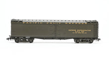 Load image into Gallery viewer, HO Brass CIL - Challenger Imports PFE - Pacific Fruit Express Refrigerator Car Earlier Version w/Wide Fascia Boards FP #557
