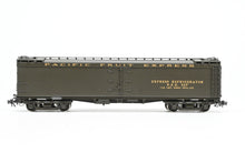Load image into Gallery viewer, HO Brass CIL - Challenger Imports PFE - Pacific Fruit Express Refrigerator Car Earlier Version w/Wide Fascia Boards FP #557
