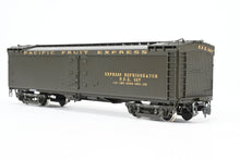 Load image into Gallery viewer, HO Brass CIL - Challenger Imports PFE - Pacific Fruit Express Refrigerator Car Earlier Version w/Wide Fascia Boards FP #557
