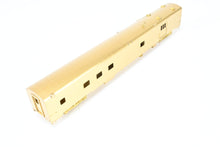 Load image into Gallery viewer, HO Brass Oriental Limited GN - Great Northern Streamlined &quot;Empire Builder&quot; 1200 Baggage Dorm
