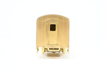Load image into Gallery viewer, HO Brass Oriental Limited GN - Great Northern Streamlined &quot;Empire Builder&quot; 1200 Baggage Dorm
