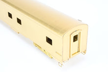 Load image into Gallery viewer, HO Brass Oriental Limited GN - Great Northern Streamlined &quot;Empire Builder&quot; 1200 Baggage Dorm
