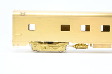 Load image into Gallery viewer, HO Brass Oriental Limited GN - Great Northern Streamlined &quot;Empire Builder&quot; 1200 Baggage Dorm
