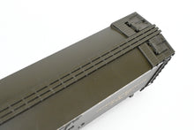 Load image into Gallery viewer, HO Brass CIL - Challenger Imports PFE - Pacific Fruit Express Refrigerator Car Earlier Version w/Wide Fascia Boards FP #557
