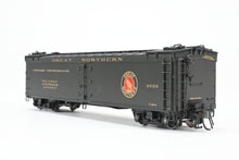 Load image into Gallery viewer, HO Brass Shoreham Shops GN - Great Northern 50 Foot Express Reefer FP #2022 REBOXX
