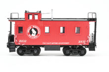 Load image into Gallery viewer, HO Brass CON Beaver Creek GN - Great Northern Wood Caboose X337/X432 Standard Window FP #X432 "Collector's Edition"
