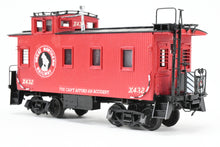 Load image into Gallery viewer, HO Brass CON Beaver Creek GN - Great Northern Wood Caboose X337/X432 Standard Window FP #X432 "Collector's Edition"
