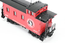 Load image into Gallery viewer, HO Brass CON Beaver Creek GN - Great Northern Wood Caboose X337/X432 Standard Window FP #X432 "Collector's Edition"
