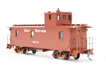 Load image into Gallery viewer, HO Brass CON NBL - North Bank Line GN - Great Northern 33' Truss Rod Caboose FP No. 90628
