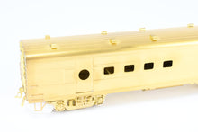 Load image into Gallery viewer, HO Brass Oriental Limited MILW - Milwaukee Road Twin Cities Hiawatha #2152 Mail - Express
