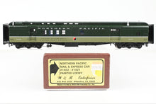 Load image into Gallery viewer, HO Brass W&amp;R Enterprises NP - Northern Pacific Mail &amp; Express Car, Factory Painted &quot;Loewy&quot;  No. 1414
