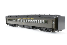 Load image into Gallery viewer, HO Brass CIL - Challenger Imports GN - Great Northern HW First Class Coach Factory Painted No. 979 REPLACEMENT BOX
