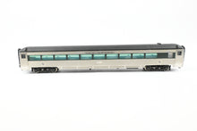 Load image into Gallery viewer, HO Multimedia Assembled Kit NH - New Haven 64-Seat Coach 14-Seat Smoker Car #8617
