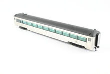 Load image into Gallery viewer, HO Multimedia Assembled Kit NH - New Haven 64-Seat Coach 14-Seat Smoker Car #8617
