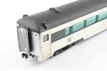 Load image into Gallery viewer, HO Multimedia Assembled Kit NH - New Haven 64-Seat Coach 14-Seat Smoker Car #8617
