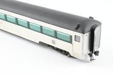 Load image into Gallery viewer, HO Multimedia Assembled Kit NH - New Haven 64-Seat Coach 14-Seat Smoker Car #8617
