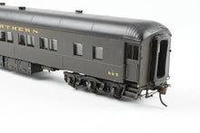 Load image into Gallery viewer, HO Brass Oriental Limited GN - Great Northern Heavyweight Coach CP No. 995
