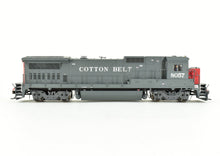 Load image into Gallery viewer, HO Atlas &quot;Master Series&quot; SSW - Cotton Belt GE Dash 8-40B No. 8057
