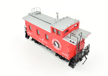 Load image into Gallery viewer, HO Brass CON CIL - Challenger Imports GN - Great Northern 25&#39; Wood Caboose Later Version FP X480
