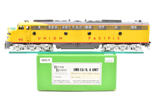 Wheel Wear: Almost none Noise: 4 of 10 - Moderate motor/gearbox noise  Operation: Runs well  Motor: Can Motor  Control: Analog – DC Only