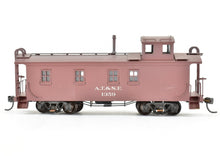 Load image into Gallery viewer, HO Brass Trains Inc. ATSF - Santa Fe Wood Caboose Custom Painted &amp; Weathered
