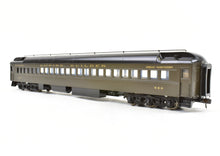 Load image into Gallery viewer, HO Brass Oriental Limited GN - Great Northern 1935 &quot;Empire Builder&quot; Modernized First Class Coach CP No. 960
