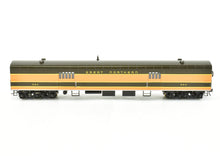Load image into Gallery viewer, HO Brass Oriental Limited GN - Great Northern Streamlined &quot;Empire Builder&quot; 262 Baggage Less Skirts Pro-Painted
