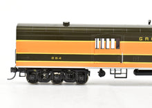 Load image into Gallery viewer, HO Brass Oriental Limited GN - Great Northern Streamlined &quot;Empire Builder&quot; 262 Baggage Less Skirts Pro-Painted
